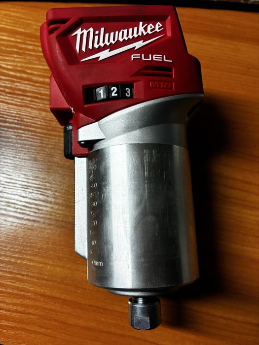 Frezarka milwauke M18 FRT