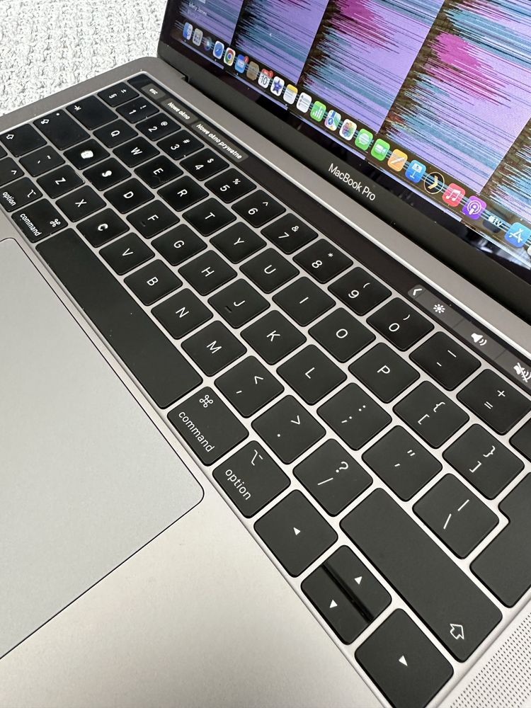 Apple macbook PRO A2159  uszkodzony - caly zestaw pudelko ladowarka