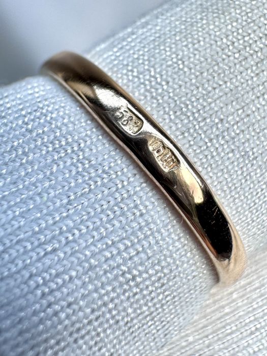 Золота радянська каблучка з діамантами та сапфіром