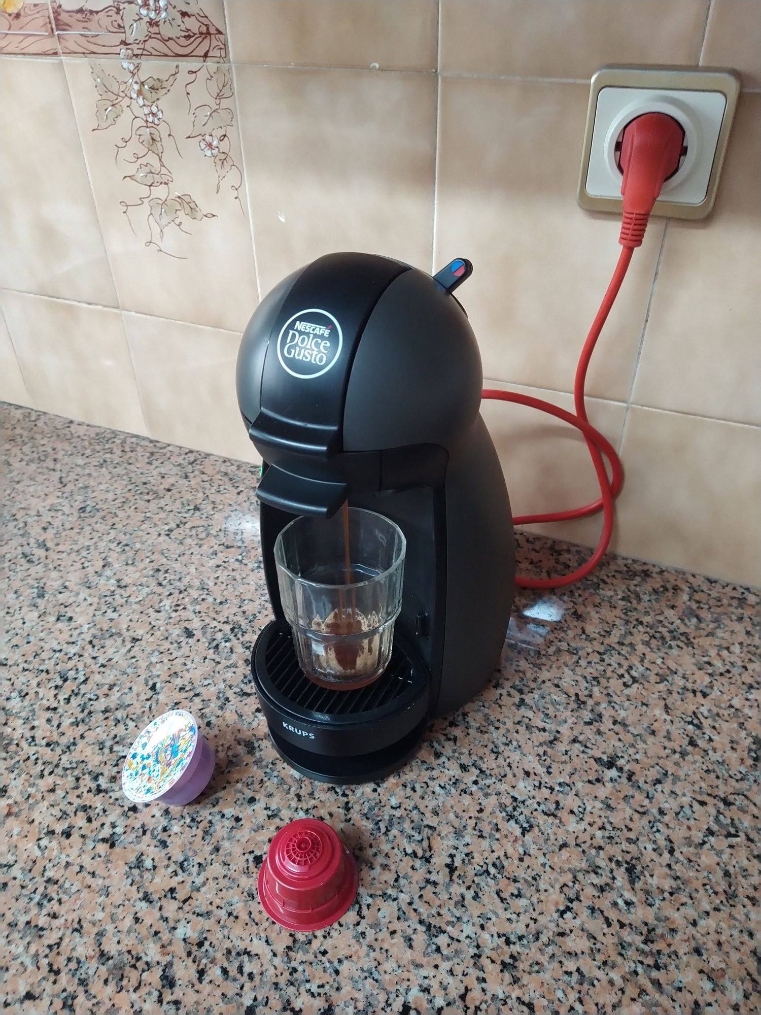 Máquina de café Dolce Gusto Krups casa quarto apartamento vivenda.
