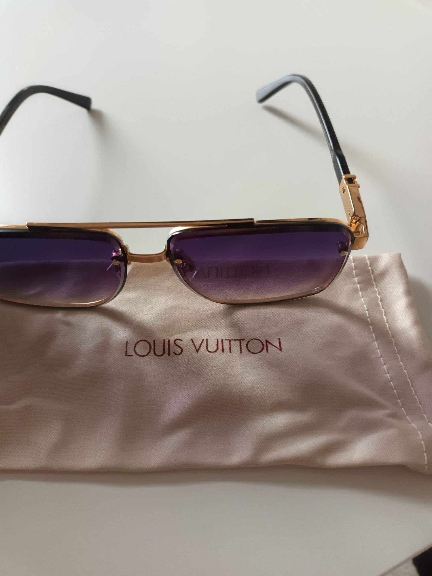 Okulary Louis Vuitton.