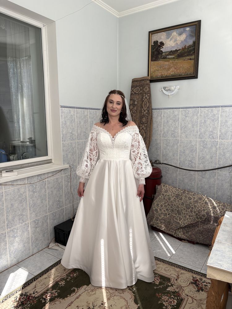 Продам шикарну весільну сукню