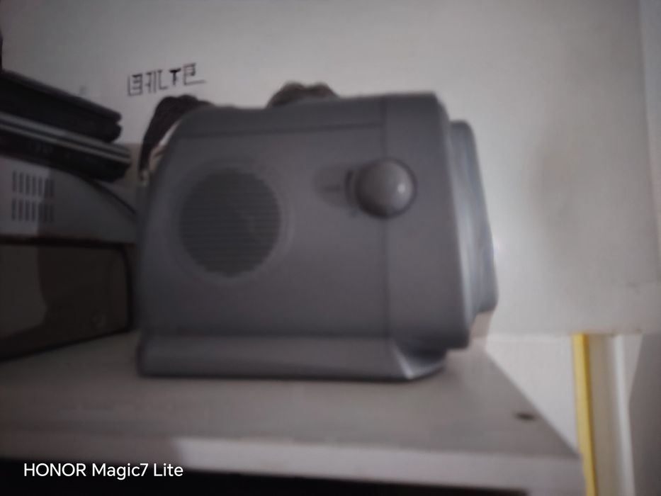 Mini TV com rádio incorporadoro