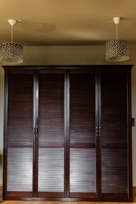 Szafa drewniana czterodrzwiowa