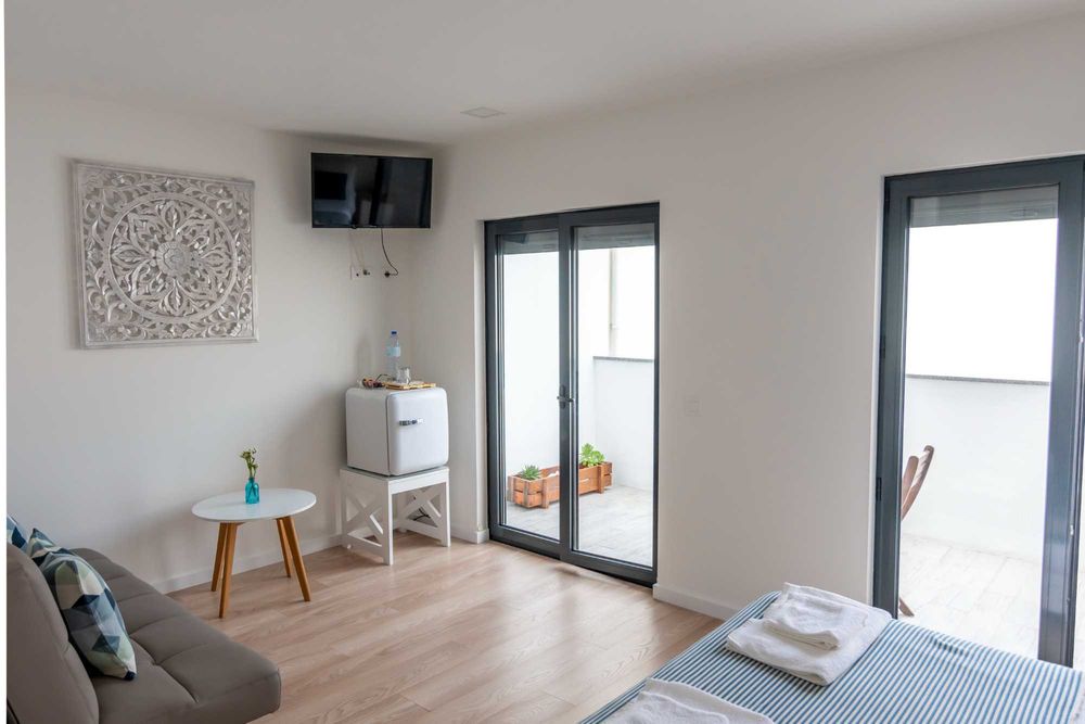 Quarto para alugar com WC e varanda privativo, perto da praia