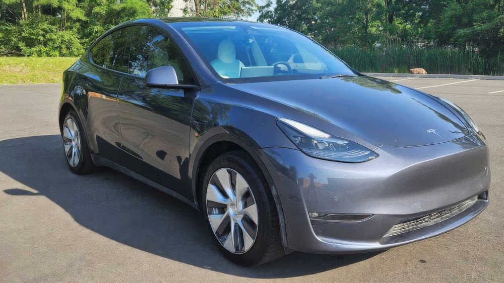 Tesla Model Y Long Range      2022