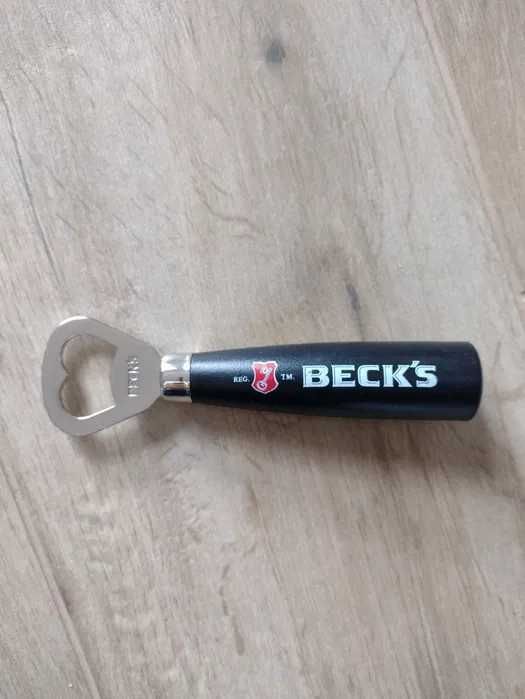 Wytrzymały otwieracz do piwa Becks