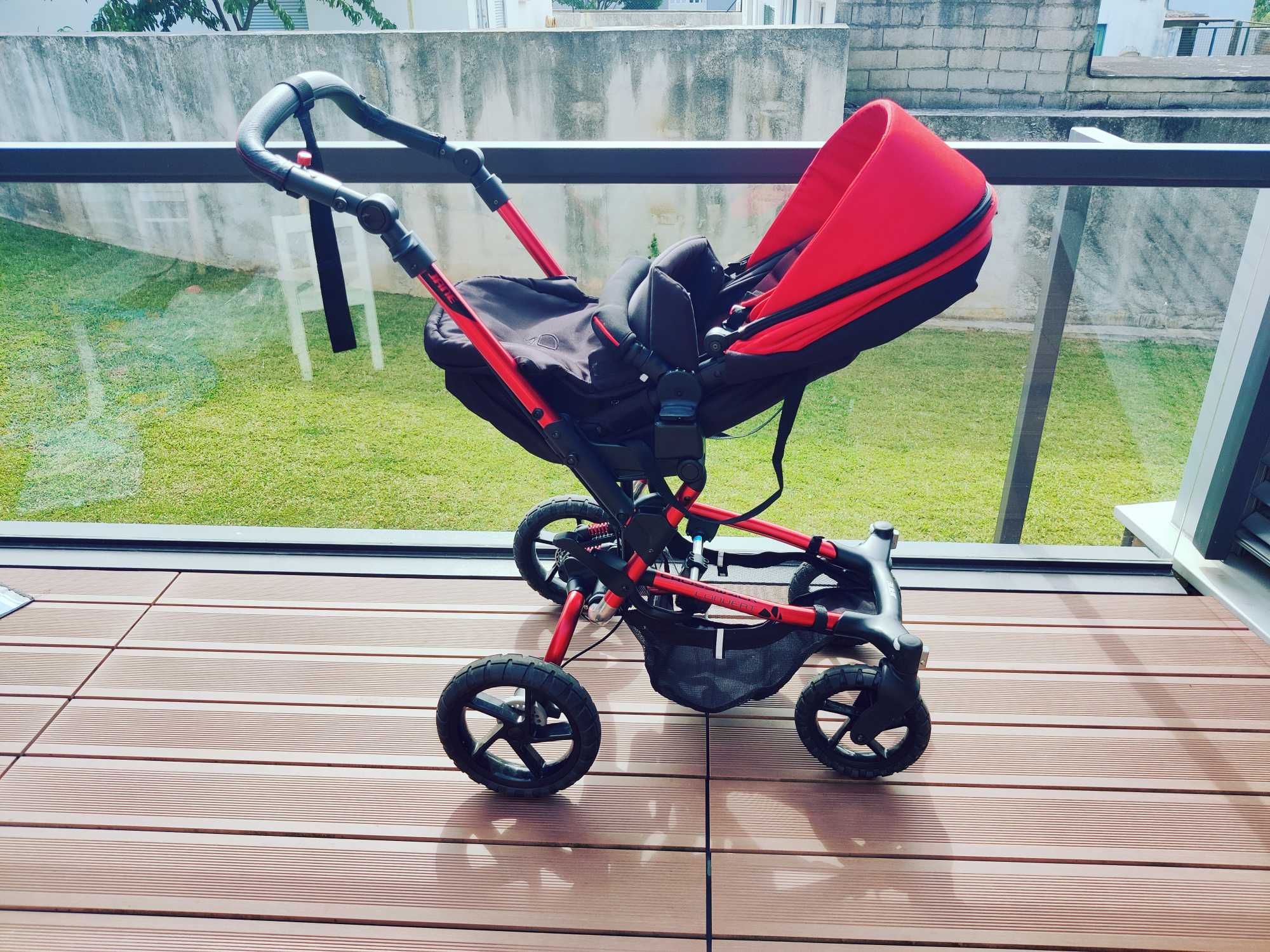 Carrinho com porta-bebés e base auto