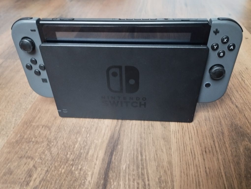 Konsola Nintendo switch V2 + etui