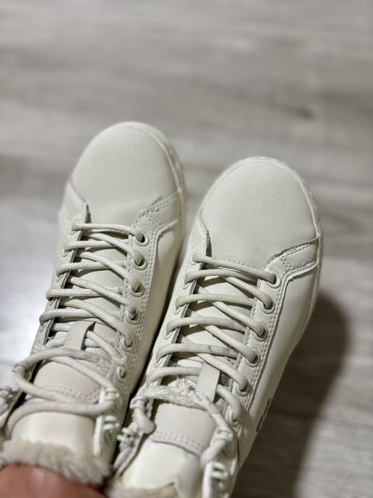 Lacoste жіночі утеплені кросівки 36 розмір