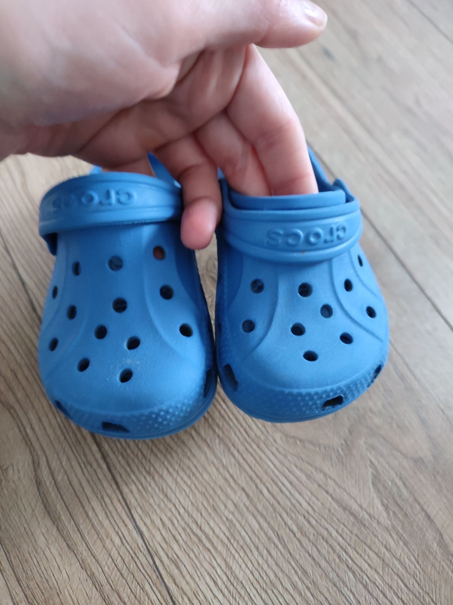 Crocs 20 C4 C5 niebieskie klapeczki pantofle klapki basen