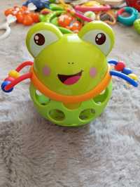 Interaktywna zabawka z grzechotką żabka