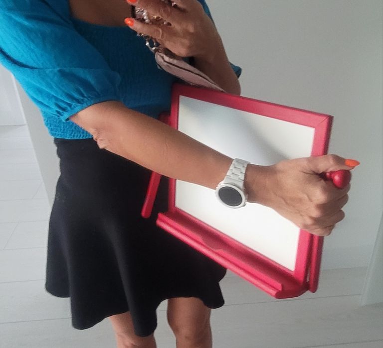 Tablica z półka mała do nauki. Notatek szkolna