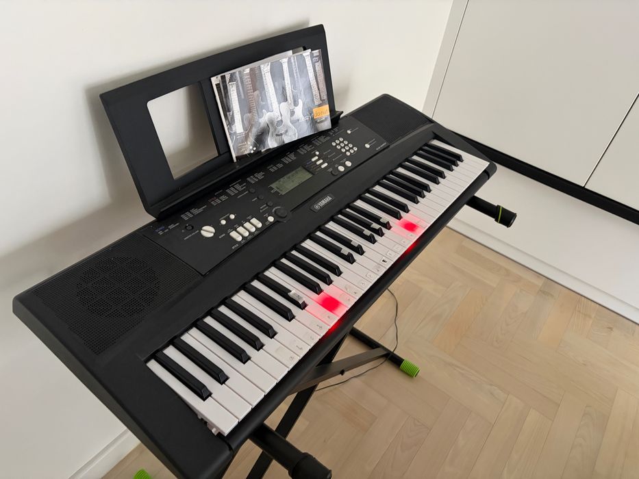 Yamaha EZ 220 plus statyw w bardzo dobrym stanie mało używany