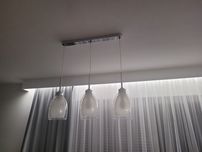 Lampa.wisząca z podwójnymi kloszami