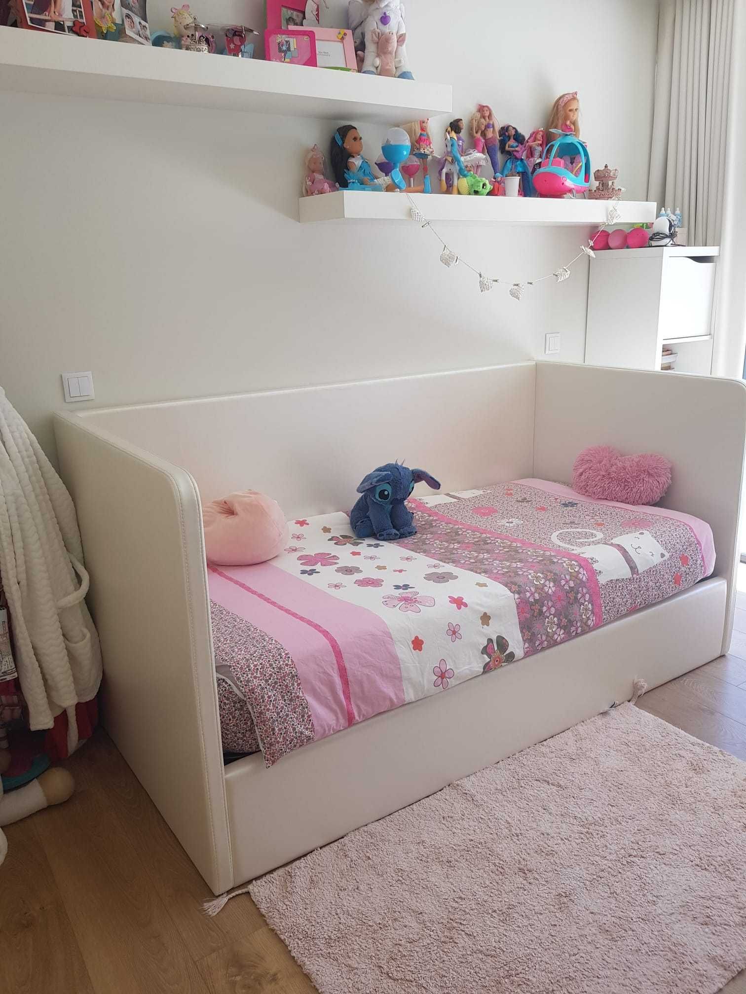 Cama solteiro Branca com estrado elevatório e colchão 90x190