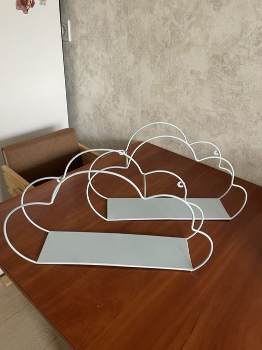 Нові полички в дитячу кімнату