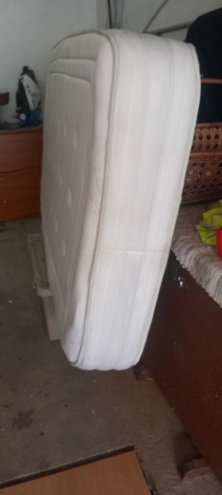 Colchão com pouco uso