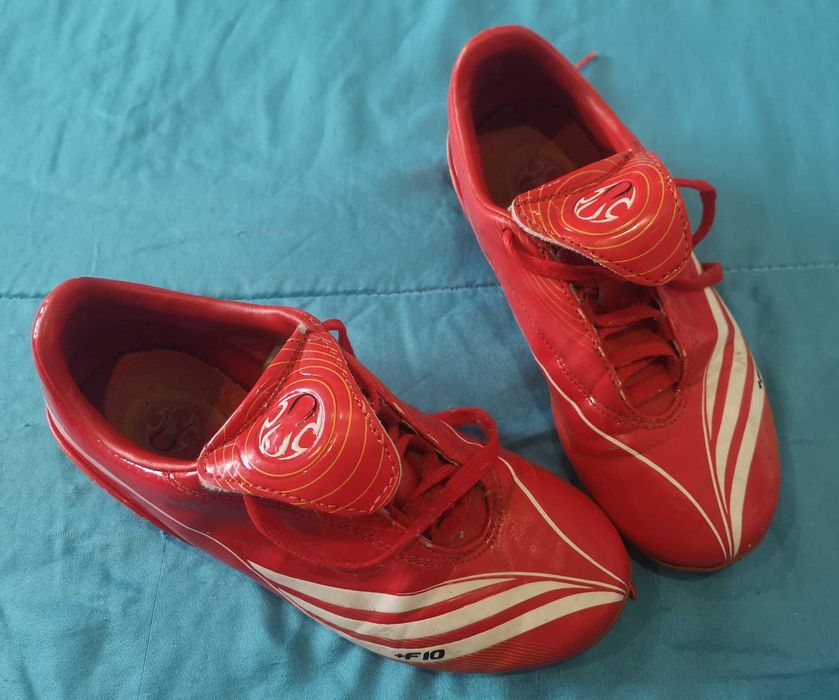 Chuteiras Adidas F10 criança, tam 33
