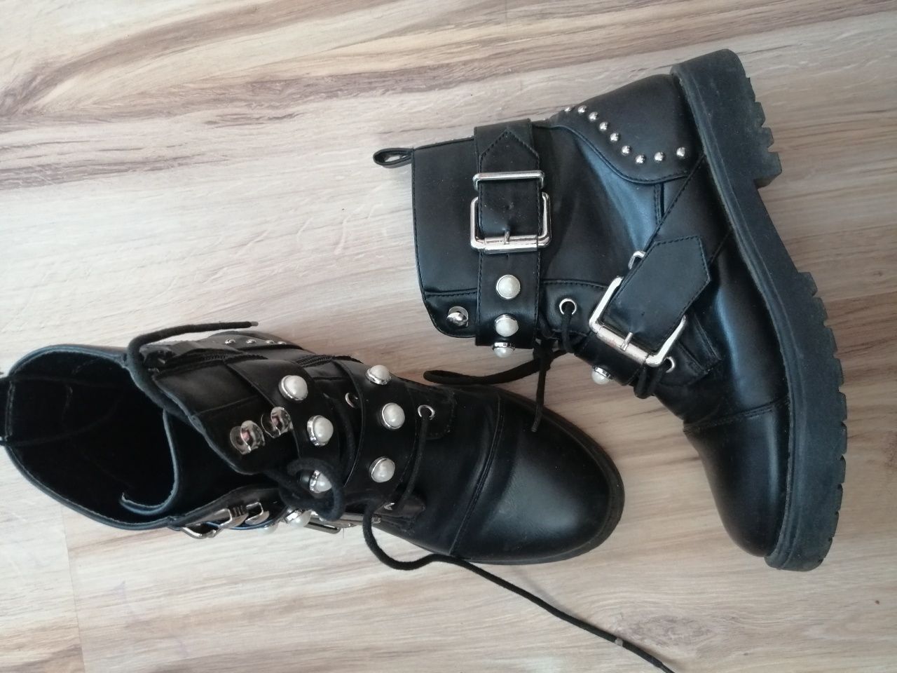 Czarne buty botki damskie klamry perelki sznurowane 36