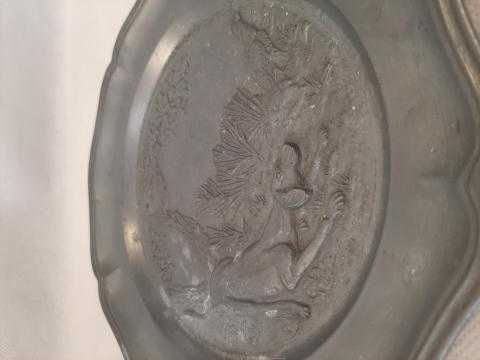 Ozdobny talerz z cyny -motyw myśliwski-sugn