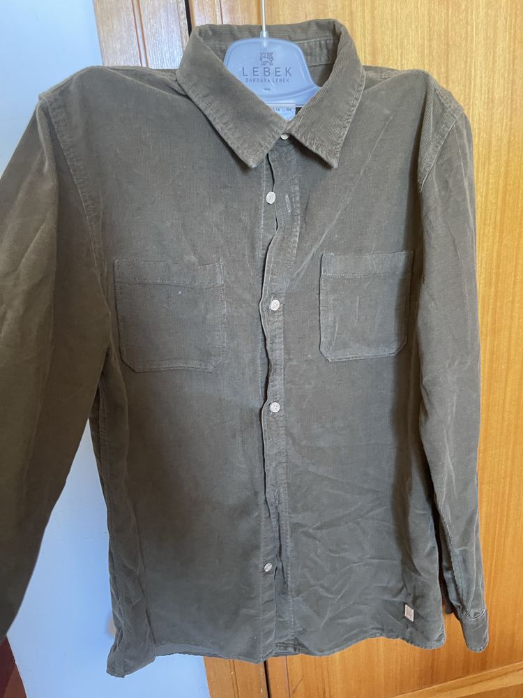 2 camisas brancas Zara em algodao e algodao e linho e 1 de bonbazine .