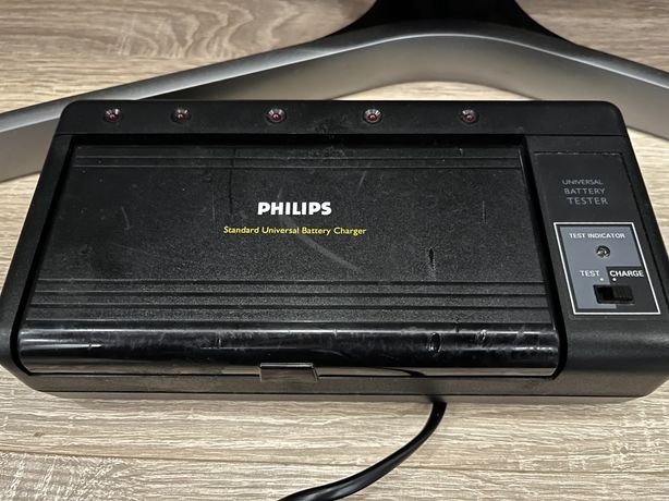 Зарядное устройство Philips для аккумуляторных батареек AA/AAA/C/D/9V