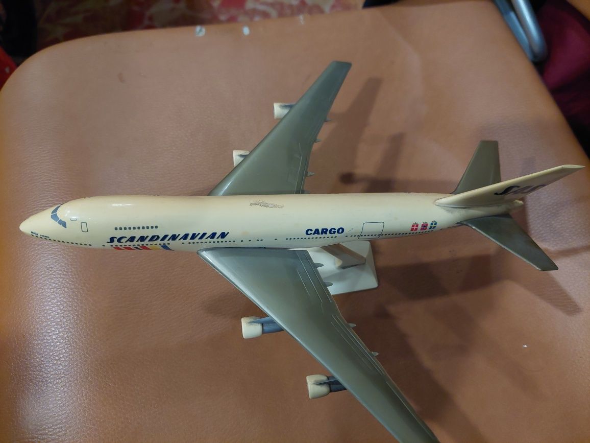 Modelo avião 747 200 sf boeing cargo sas