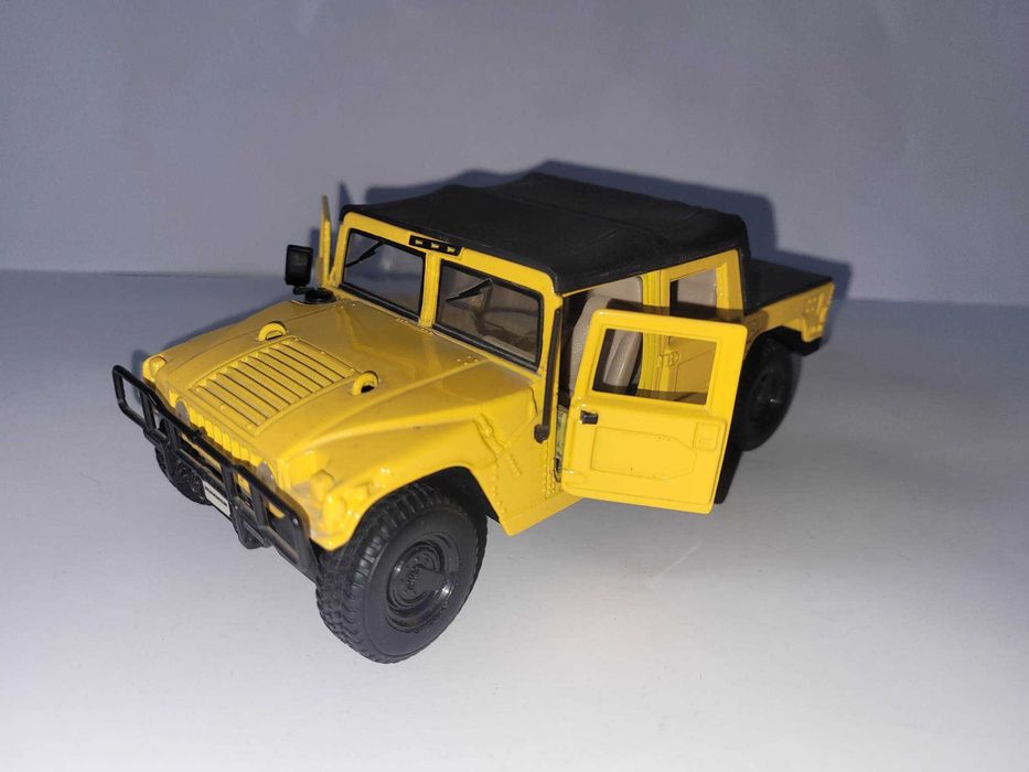 Model samochodu Hummer w skali 1:27 Maisto