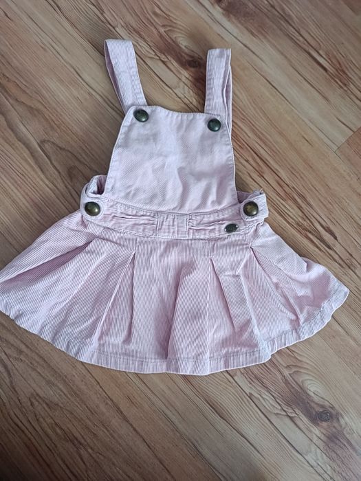 Cudowna różowa sukienka/ ogrodniczka sztruksowa rozmiar 74