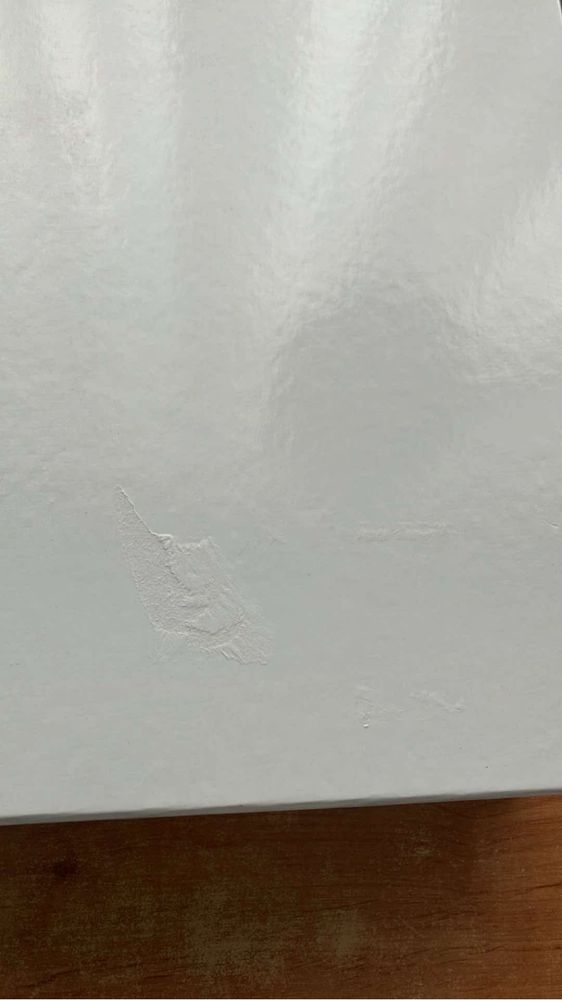 Białe duże pudełko z pokrywką o wymiarach 38 x 29 x 11 cm