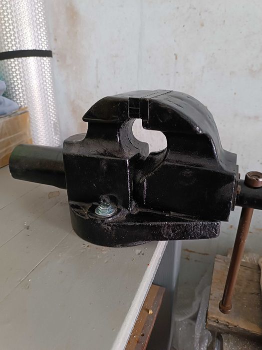 Продам тиски 100мм .