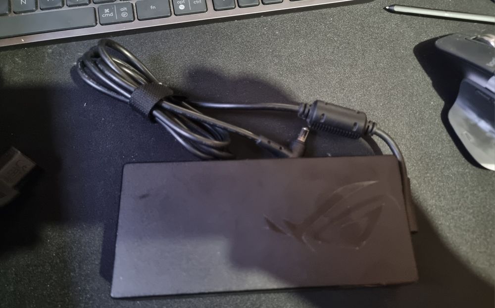 Carregador ASUS ROG 230W