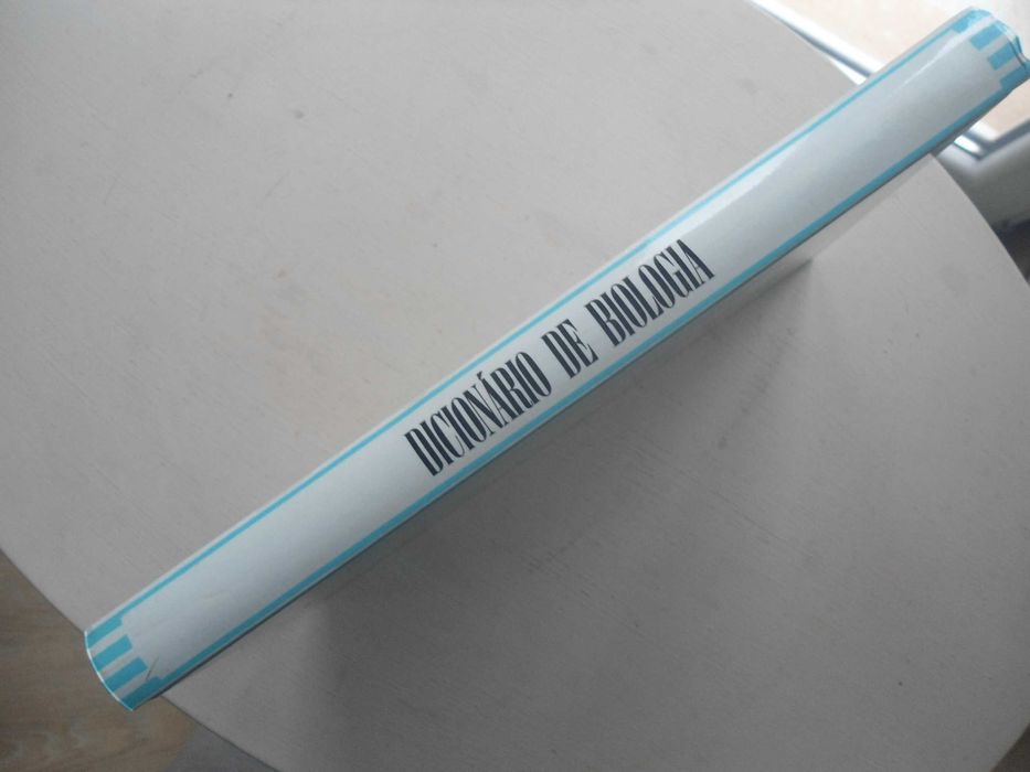 Dicionário de Biologia por P B Medawar e J S Medawar