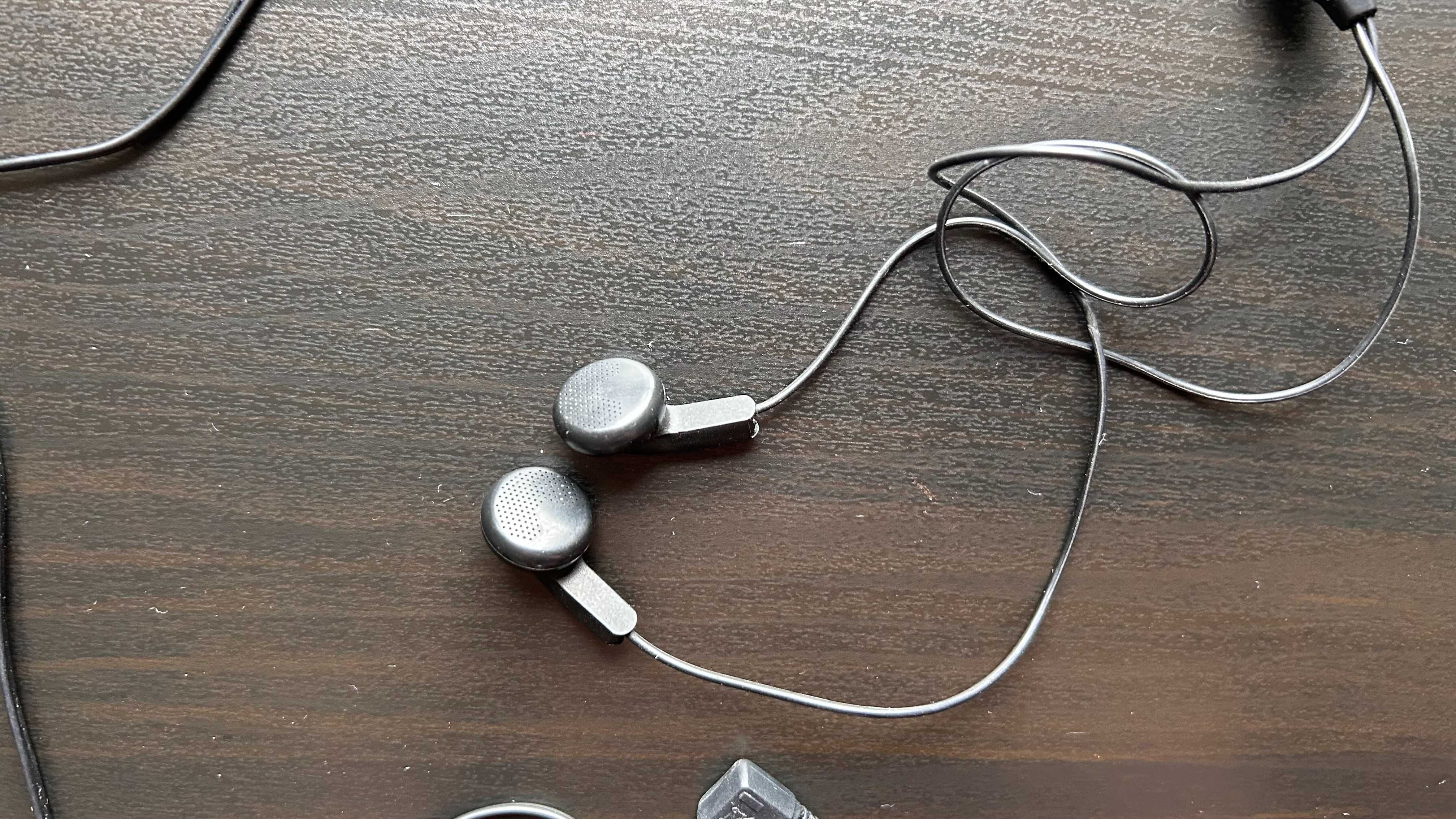 Słuchawki douszne do telefonu mp3 czarne z mikrofonem jack 3,5