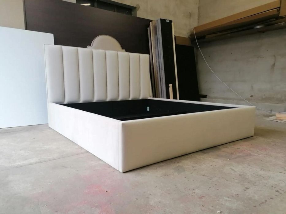 Łóżko tapicerowane na wymiar sypialnia nóżki stelaż panele producent