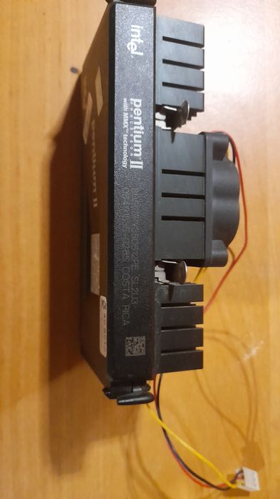 Intel pentium 2 350 MHz retro