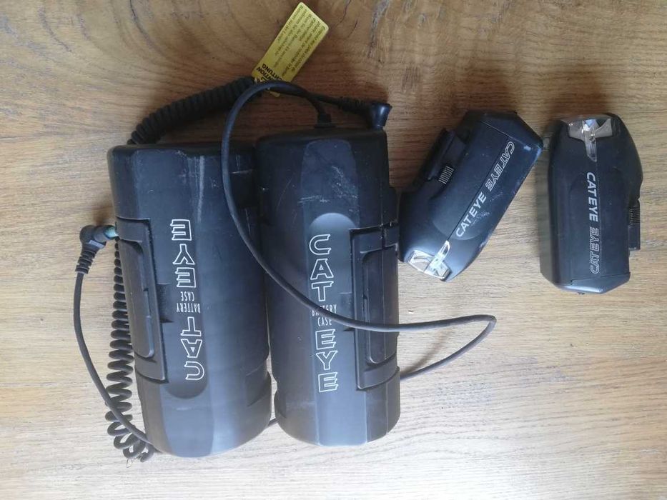 Cataye 2 lampki i 2x Battery case- futerał na baterie.