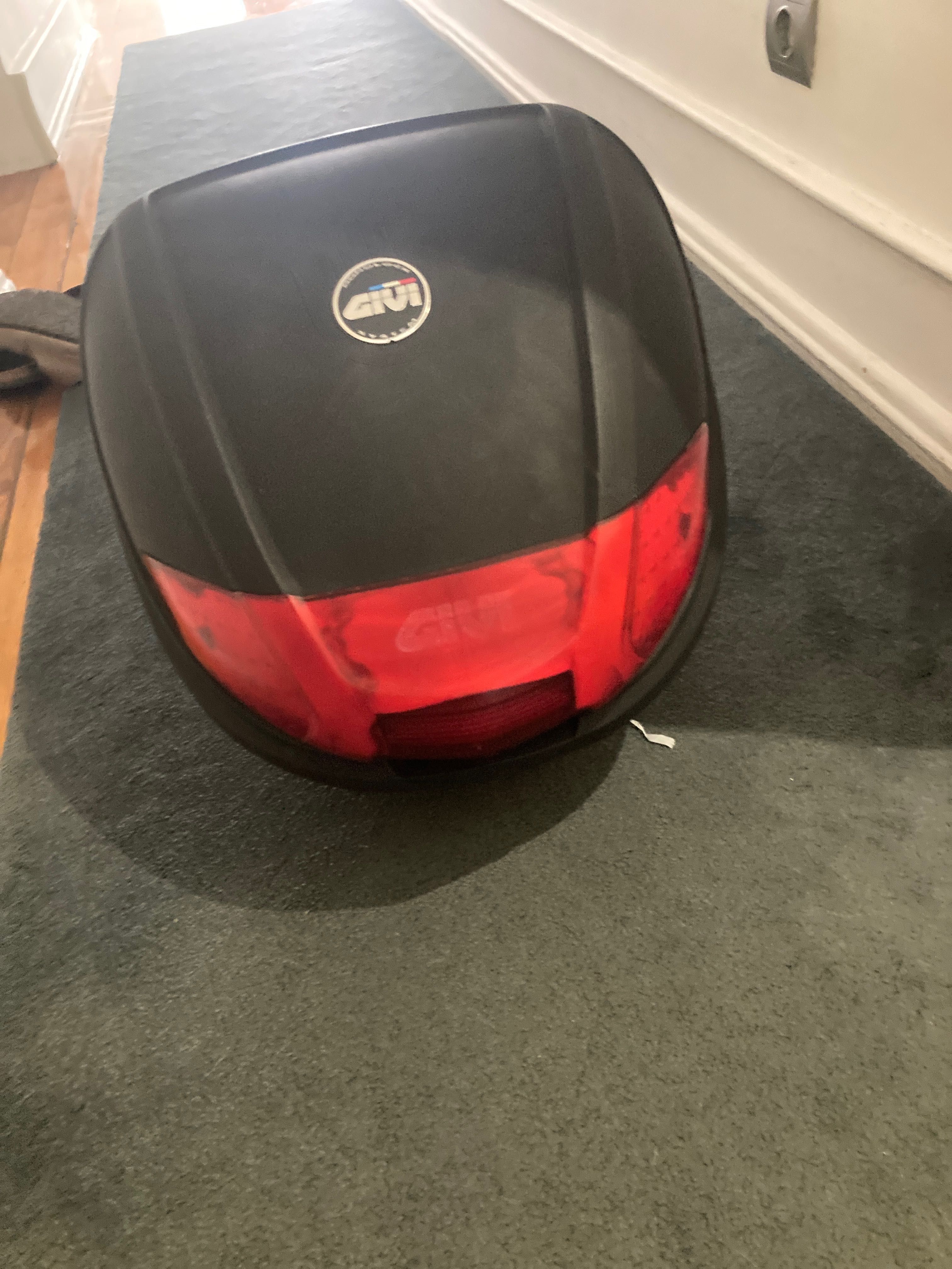 Mala usada mota givi