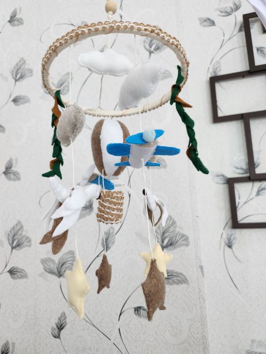 Мобіль із фетру "куля, хмаринки та літачки"