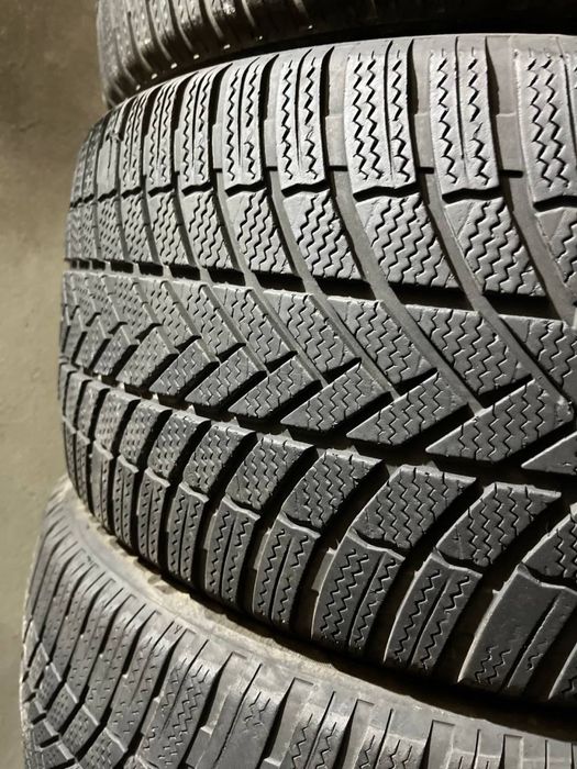 Комплект зимової гуми 285/40/21 Bridgestone