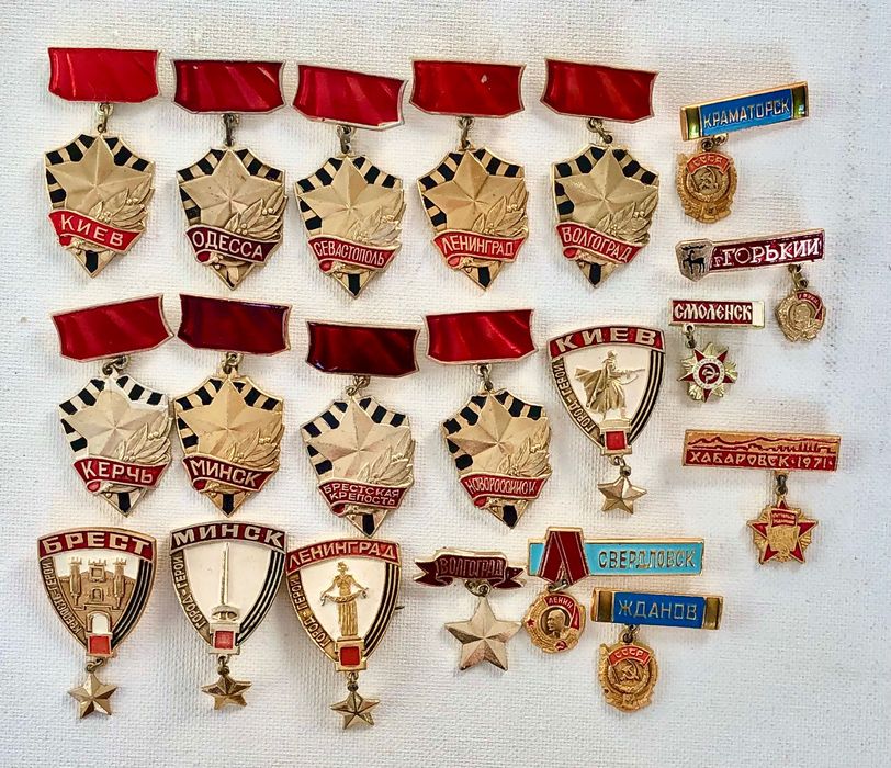 Miasta bohaterowie — dowolna odznaka do wyboru za 4 zł.