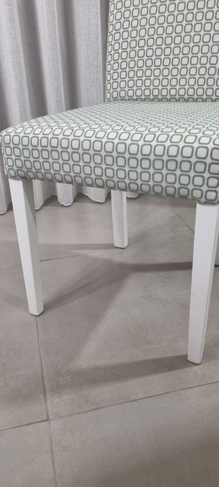 Conjunto de Cadeiras + Puffs