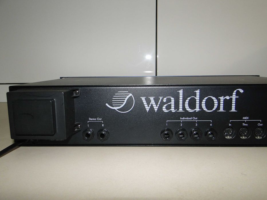 Legendarny Moduł Brzmieniowy Syntezator Analogowy WALDORF MICROWAVE 1