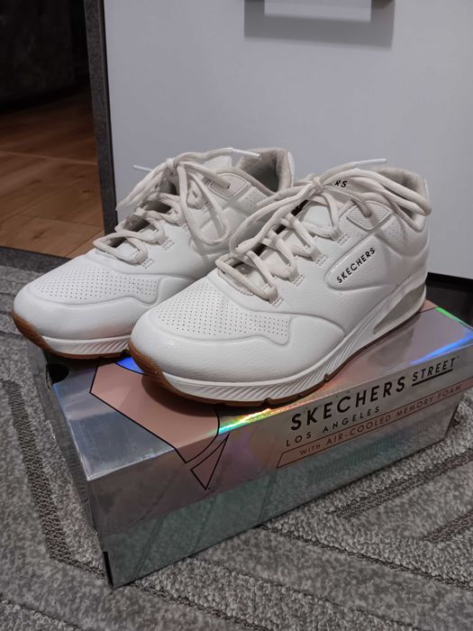 Adidasy damskie białe marki Skechers