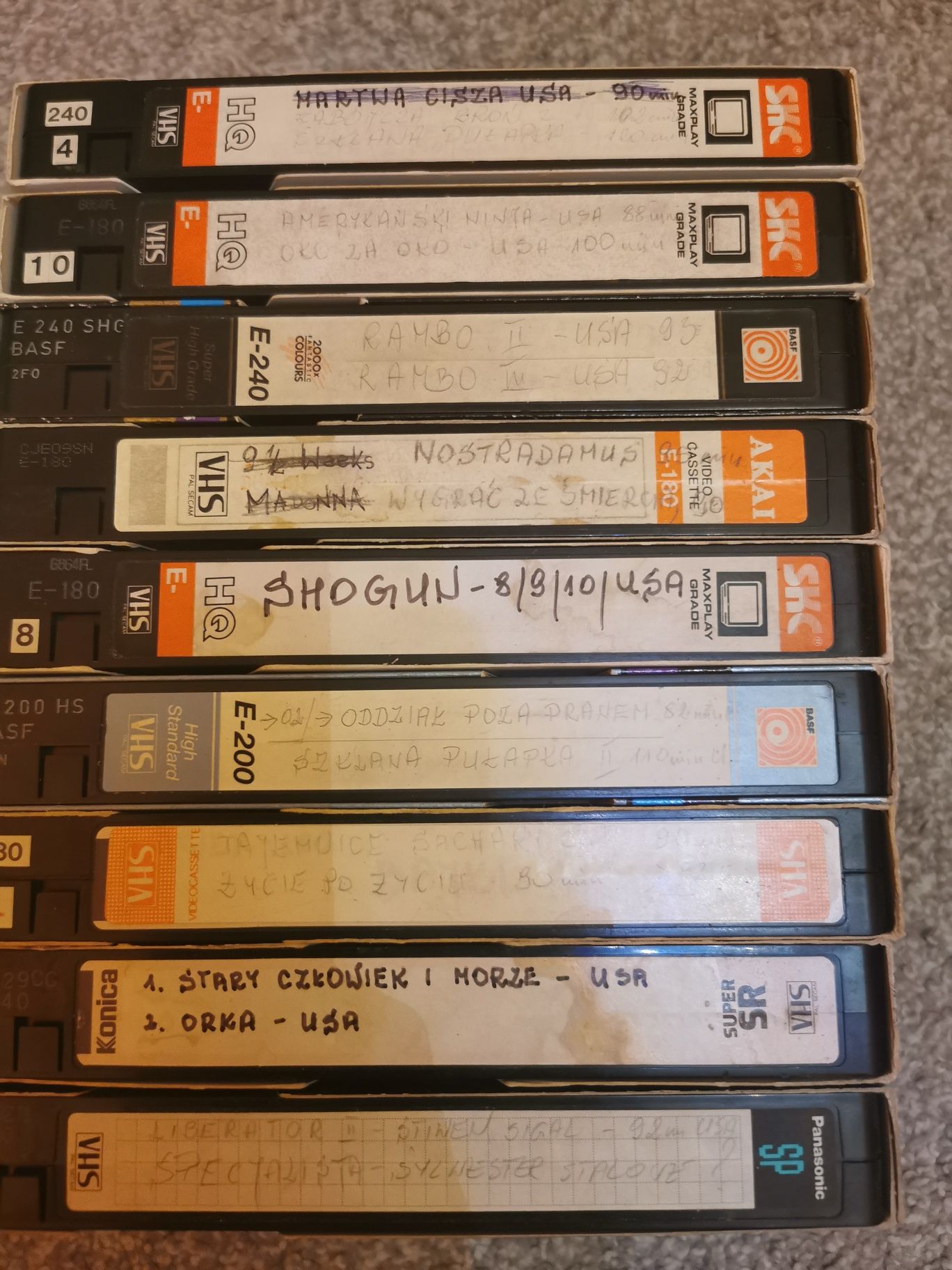 Kasety VHS z filmami i bajkami