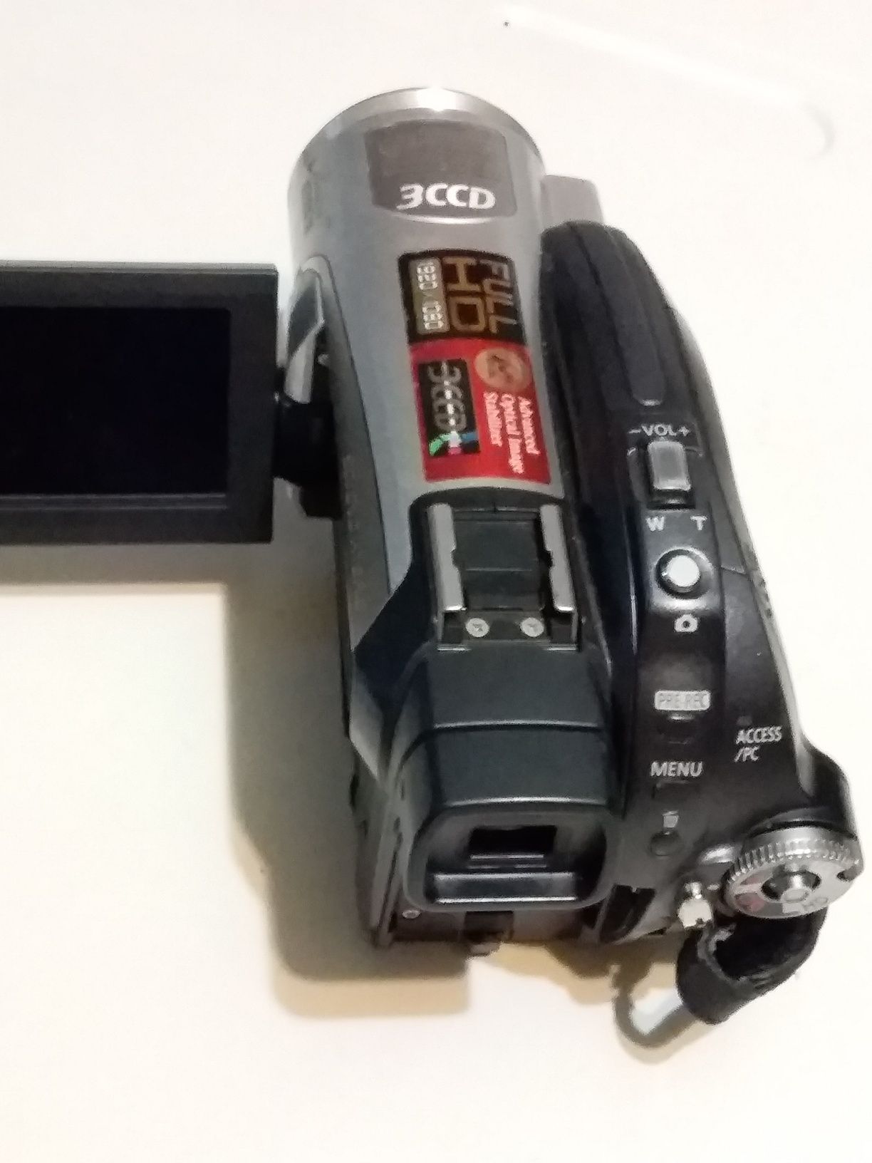 Видеокамера PANASONIK ,ful hd ,3ccd, снимает на сд карту памяти