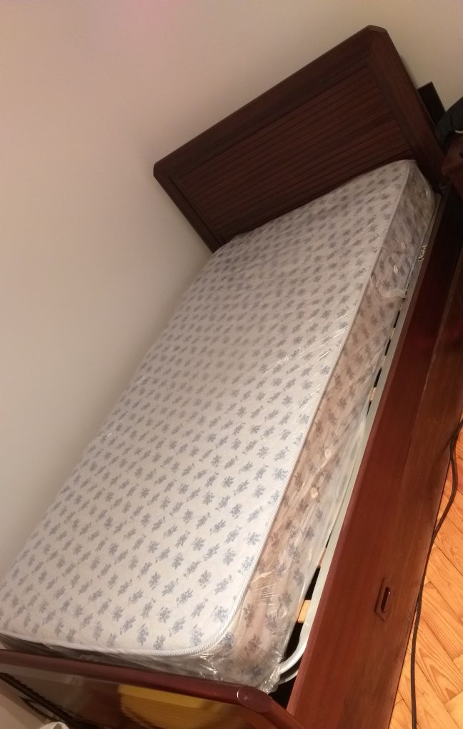 Quarto criança (cama + escrivaninha)