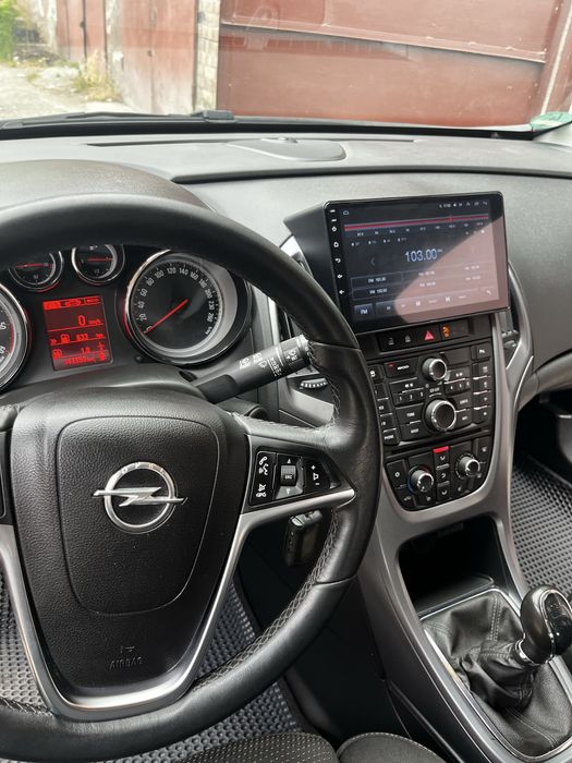 Продам авто Opel astra j 2015