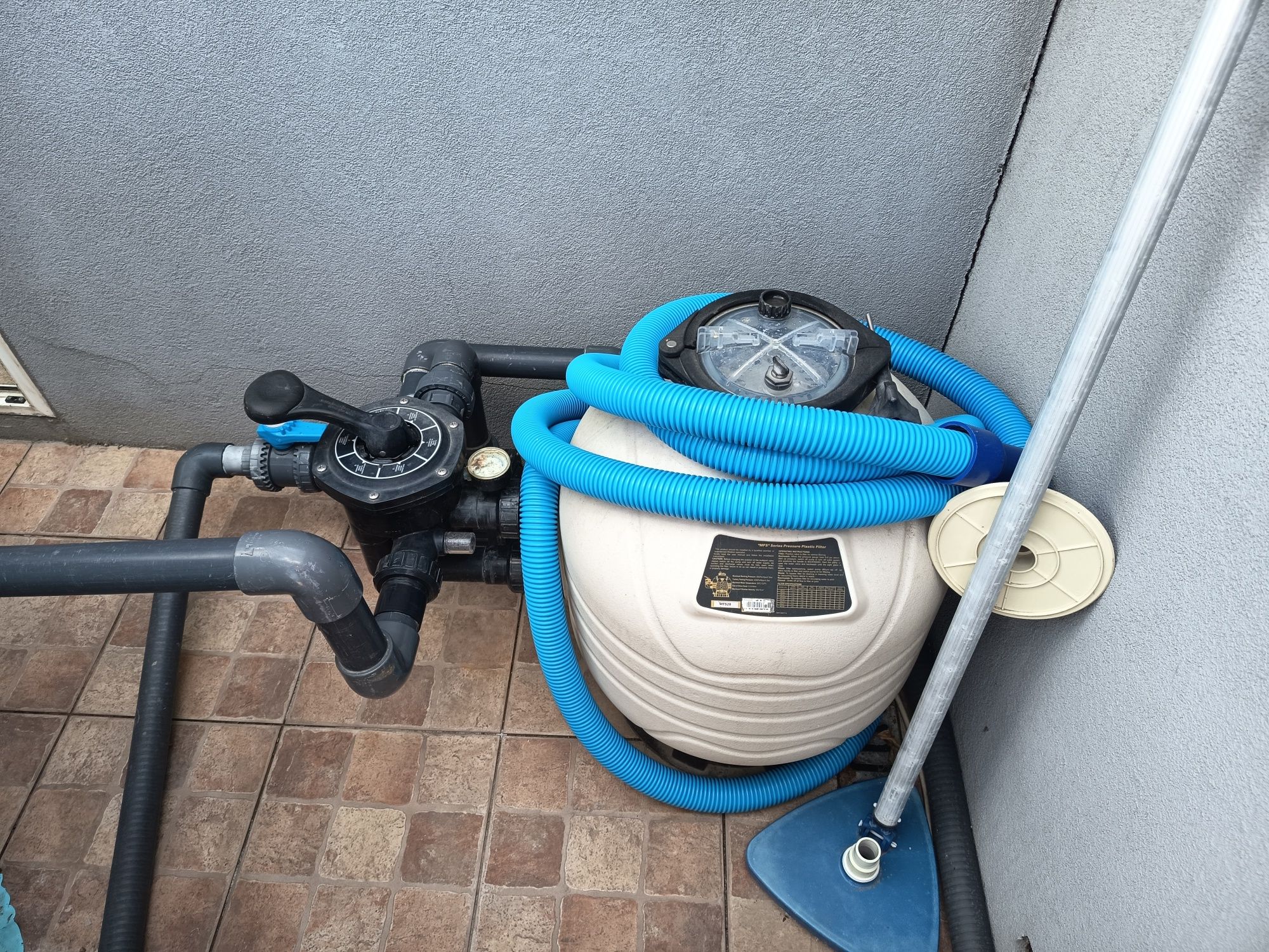 Vendo piscina redonda 3,60mts com motor de filtragem e filtro de areia